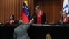 Magistrados de la Sala Electoral del Tribunal Supremo de Justicia saludan al presidente del CNE venezolano, Elvis Amoroso, en Caracas, el 5 de agosto de 2024.