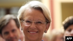 
Michele Alliot-Marie, membre du parti de droite des Républicains (LR), devant le Conseil national du parti de ce parti au Palais de l'Europe à Menton, dans le sud-est de la France, le 30 juin 2018. (Photo de VALERY HACHE / AFP)
