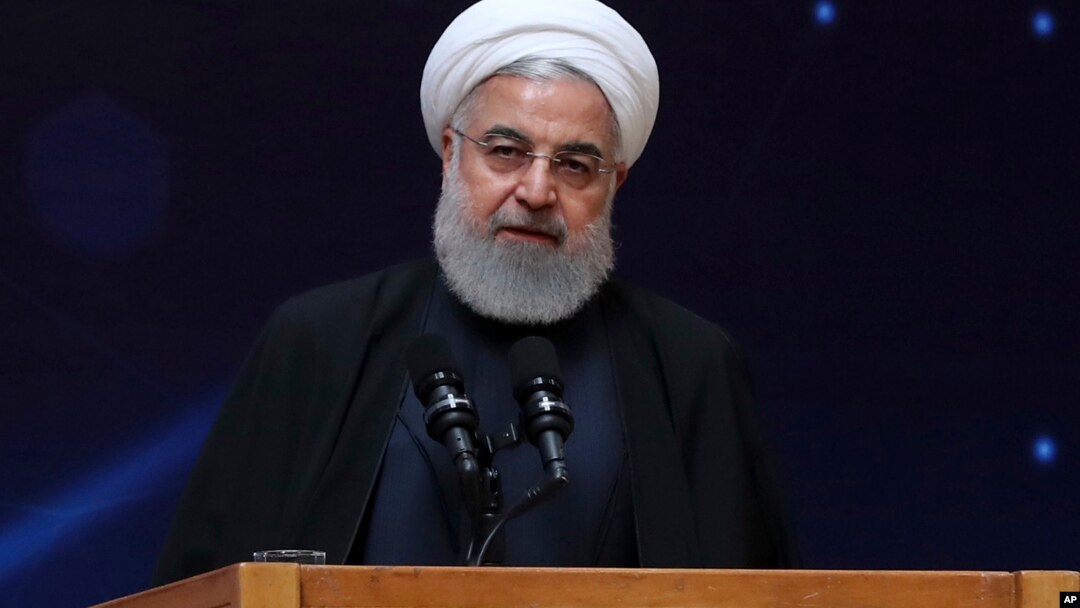 Presiden Iran Hassan Rouhani mengecam Amerika Serikat saat berbicara di Teheran hari Selasa (9/4). 