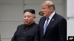 Donald Trump et Kim Jong Un à Hanoï, le 28 février 2019.