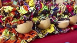 Burkina: des poupées noires pour l'Afrique noire