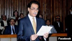 ښاغلي صادق ويلي نن سبا ملک د غېريقيني حالاتو سره مخ دی، د بهرنو نه کورنۍ خطرې ډېرې خطرناکې دي او پاکستان د دښمنانو په منځ کې ګېر دی.
