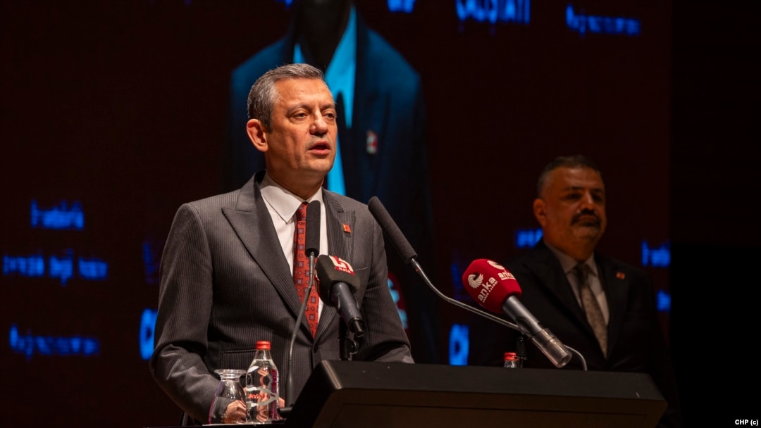 CHP lideri Özgür Özel, İzmir'de Engellilik Çalıştayı'ndan konuştu.