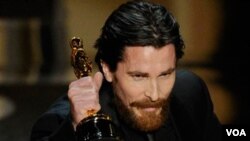 Christian Bale cuando aceptaba el Oscar por Mejor Actor Secundario por su personaje en El peleador (The Fighter).