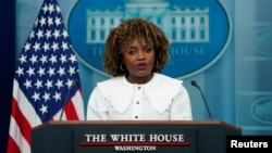 La secretaria de prensa de la Casa Blanca, Karine Jean-Pierre, ofrece una conferencia de prensa en Washington el 12 de agosto de 2024.