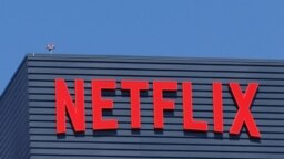 Logo của Netflix ở Los Angeles, Mỹ.