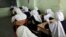 Gadis-gadis Afghanistan menghadiri kelas di sebuah sekolah di kota Herat, Afghanistan, 18 Agustus 2021. (Foto: Shamshadnews via REUTERS)