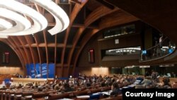 Dans l'hémicycle pendant le débat sur les conséquences de la guerre entre la Géorgie et la Russie