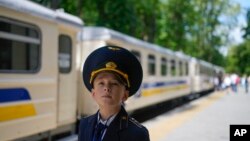 USAID допоможе Українській залізниці перейти на євроколію. AP Photo/Natacha Pisarenko
