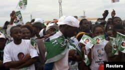Wafuasi wa Rais Edgar Lungu, kiongozi wa chama cha Patriotic Front party (PF), wakusanyika mjini Lusaka,siku moja kabla ya uchaguzi mkuu, Aug. 10, 2016.