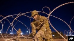 Comienza a preocupar a los migrantes en la frontera de EEUU el posible fin de la aplicación CBP One