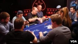 İlkin Qəribli Poker oynayarkən (c) PokerNews