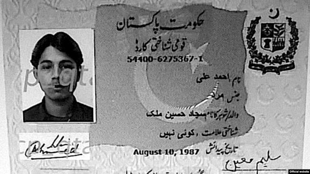 د رپورټ یو اهم ټکی دا معلومات دي چې د اتم اگست په حمله کې د ککړ تن شناخت څه رنگ شوی و. د ځانمرگي حمله کونکی نوم احمد علي و چې په کال ١٩٨٧ کې زیږیدلی و. په عامه توگه د ځانمرگي حمله کې شناخت د موقع نه د هغه د سر نه کیږي خو د کوټې په دغه حمله کې د بمبار شناخت د هغه د پښو او د هغه د بوټانون څخه شوی 