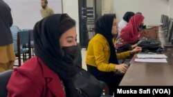 شماری از دختران افغان در پشاور سرگرم امتحان بورس‌های علامه اقبال اند