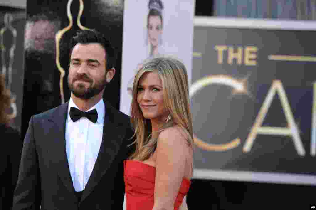 Actors Justin Theroux, left, and Jennifer Aniston arrive at the Oscars at the Dolby Theatre on Feb. 24, 2013, in Los Angeles.