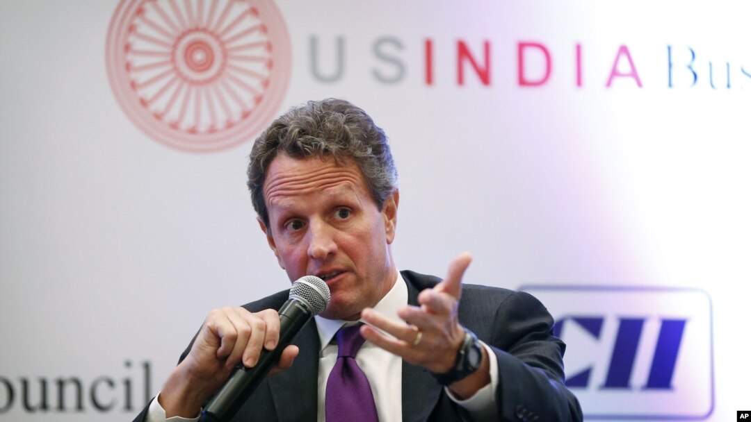 Bộ trưởng Tài chính Hoa Kỳ Timothy Geithner nói chuyện với các khách mời thuộc Liên đoàn Công Nghiệp Ấn Độ ở New Delhi 9/10/12.