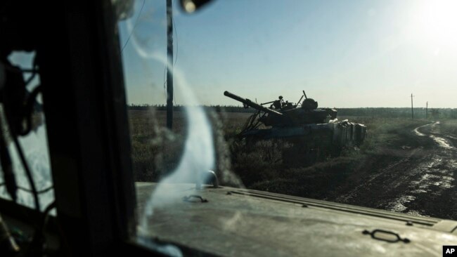 Знищений танк поблизу Кліщіївки, Донецька область, 24 вересня 2023 року. Фото AP