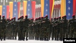 El ejército de Venezuela ha ayudado a respaldar al gobierno socialista durante más de una década, pero nunca había sido el principal apoyo del gobierno como lo es ahora.