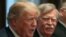 Tổng thống Donal Trump và Cố vấn An ninh Quôc gia John Bolton trong cuộc họp báo ngày 9/4/2018