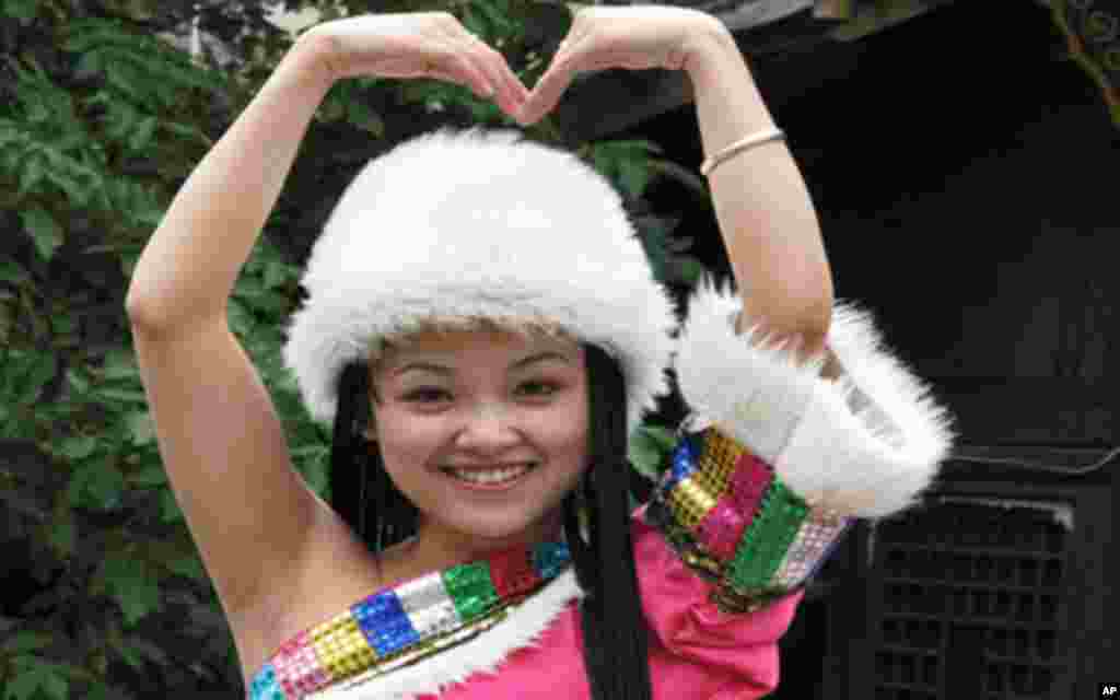 化装照像是游客很喜欢的一项活动(8)