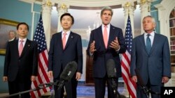 지난 2014년 10월 24일 미국 워싱턴 국무부물에서 미한 외교·국방장관 회담이 열렸다. 왼쪽부터 한국의 한민구 국방장관, 윤병세 외교장관, 미국의 존 케리 국무장관, 척 헤이글 국방장관. (자료사진)