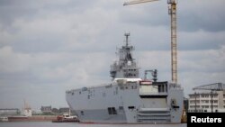 Tàu Vladivostok, một trong hai tàu chiến chở máy bay trực thăng tối tân Mistral đóng tại Saint-Nazaire,miền tây Pháp, 24/4/2014.