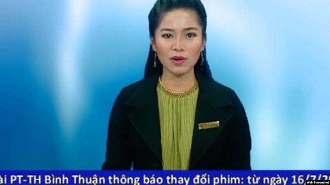 Nữ phát thanh viên tên Thu Thủy thông báo rằng Đài truyền hình Bình Thuận ngừng chiếu phim “Tân Bến Thượng Hải” hôm 16/7.