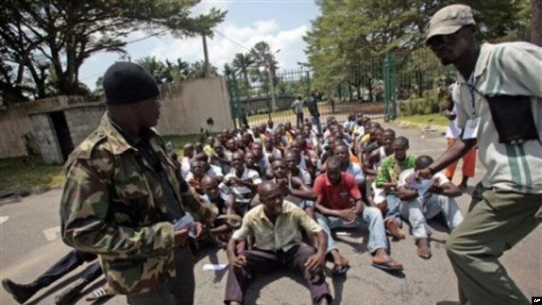 Youth supporting Laurent Gbagbo receive military style training in Abidjan, Ivory Coast, March 23, 2011