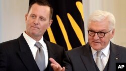 Presiden Jerman Frank-Walter Steinmeier (kanan) saat menerima Duta Besar AS Richard Grenell di Berlin, 8 Mei 2018 lalu. 