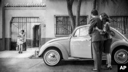 Una escena de la película “Roma”, del cineasta mexicano Alfonso Cuarón, que se desarrolla ambientada en la década de 1970 en la Ciudad de México. (Carlos Somonte/Netflix vía AP)