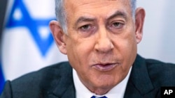 FILE - Perdana Menteri Israel Benjamin Netanyahu memimpin rapat kabinet di pangkalan militer Kirya di Tel Aviv, Israel, pada 24 Desember 2023. (Ohad Zwigenberg, Pool/AP)