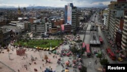 Una vista general de la zona comercial de San Victorino, en la ciudad de Bogotá, capital de Colombia en medio de la pandemia de coronavirus en enero de 2021.