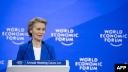 Mkuu wa Umoja wa Ulaya, Ursula von der Leyen akizungumza katika mkutano wa jukwaa la uchumi wa dunia (WEF) huko Davos. Jan. 21, 2025. 