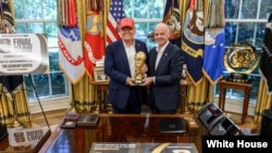 资料照片：2025年8月22日，特朗普总统和国际足联主席因凡蒂诺宣布，2026年国际足联世界杯抽签将在华盛顿特区的肯尼迪中心举行。