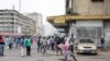 Des protestataires dans la rue à Maputo