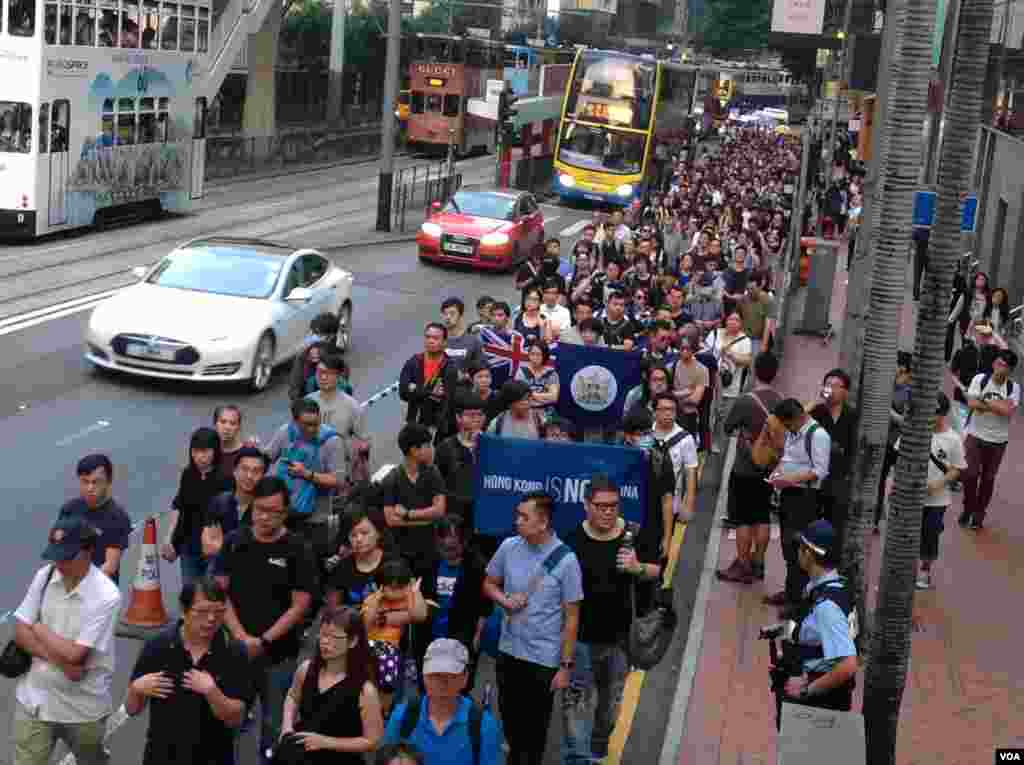 香港民阵发起反释法大游行(美国之音海彦拍摄)