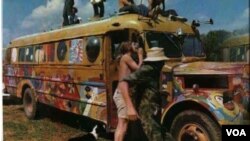En Woodstock, fueron tres días de paz, amor y drogas. Acudieron hippies, activistas y aficionados a la música.