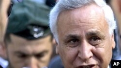 Former Israeli President Moshe Katsav arrives at a court in Tel Aviv, March 22, 2011