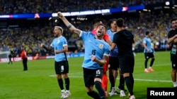 Uruguay avanzó a las semifinales de la Copa América después de vencer a Brasil en penales. El equipo, dirigido por Marcelo Bielsa, se enfrentará a Colombia en la siguiente ronda.