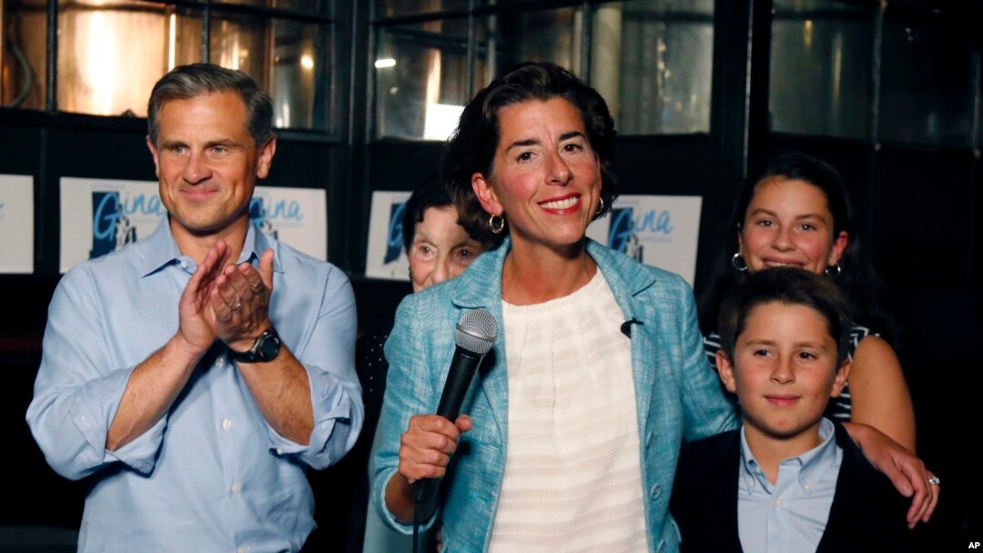 La gobernadora demócrata de Rhode Island, Gina Raimondo, ganó el miércoles la nominación del partido Demócrata para la reelección.