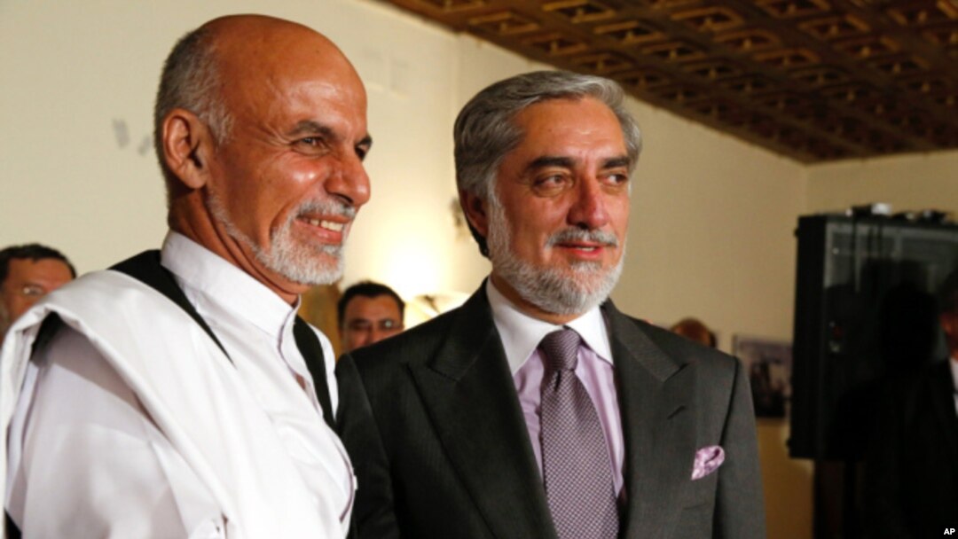 (Chapdan) Afg'oniston prezidentligiga nomzodlar - Ashraf G'ani hamda Abdulla Abdulla, 12-iyul, Kobul, Afg'oniston.