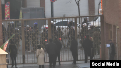 بیمارستان سینا در تهران، بعد از بیمارستان شهر ایلام، دومین بیمارستانی است که از سوی ماموران حکومت جمهوری اسلامی هدف حمله قرار می گیرد. 