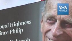 Londres : hommage au prince Philip sur écran géant à Piccadilly Circus