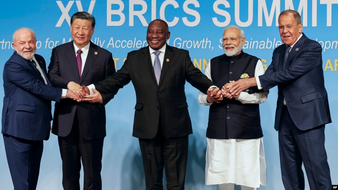 Các nhà lãnh đạo của Brazil, Trung Quốc, Nam Phi, Ấn Độ và Nga tại hội nghị thượng đỉnh BRICS ở Johannesburg, 23/8/2023.