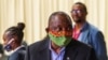 Cyril Ramaphosa, président ya Afrique du Sud (Afrika ya Ngele) azipi zolo na masque na Johannesburg, 24 avril 2020.
