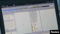 해킹 공격에 이용되는 악성코드를 띄워놓은 노트북 컴퓨터 화면. (자료사진)