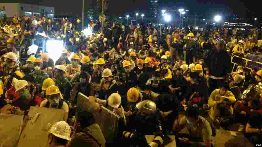 Masu Rajin Demokuradiyya Hong Kong Suna Gaba Zanga- Zangar, Disamba 1, 2014.