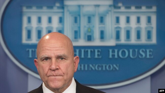 El asesor de seguridad nacional de EE.UU., H.R. McMaster, es visto durante un encuentro con la prensa en la Casa Blanca.
