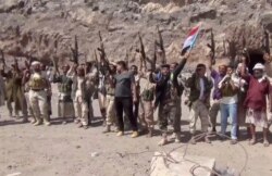 지난 5일 중국 지난 2018년 6월 예멘 남부 분리주의 세력의 구심점인 남부과도위원회(STC)소속 군인들이 아덴의 마운드하디드 지역을 장악한 후 환호하고 있다.