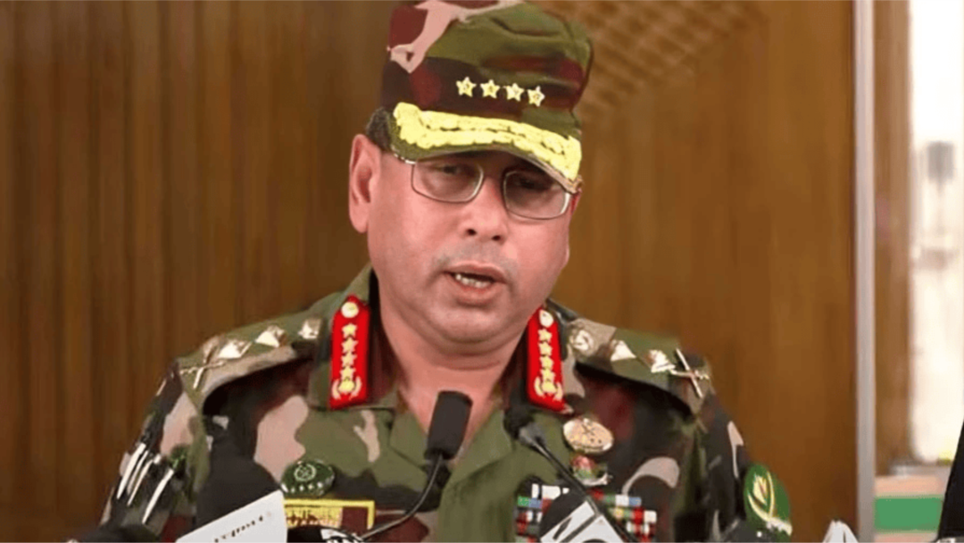 Koylak ostida külotsiz omma oldida porno